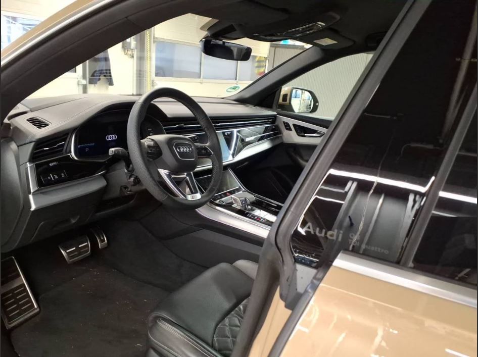 Audi Q8 50 TDI quattro S line - Samsaru's Car Outlet