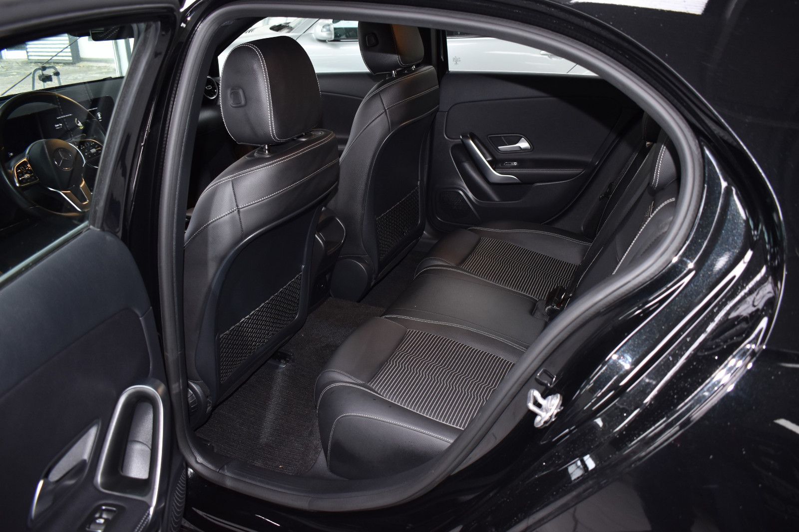 Mercedes-Benz A 180 - Samsaru's Car Outlet