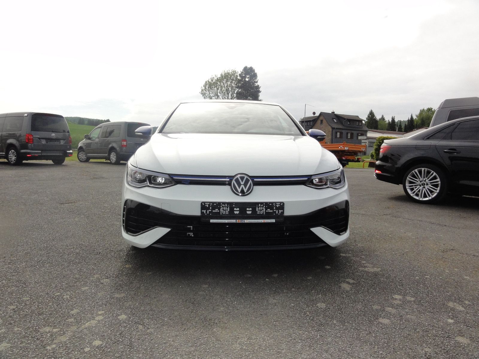 Volkswagen Golf VIII Lim. R 20 Years 4Motion - Samsaru's Car Outlet