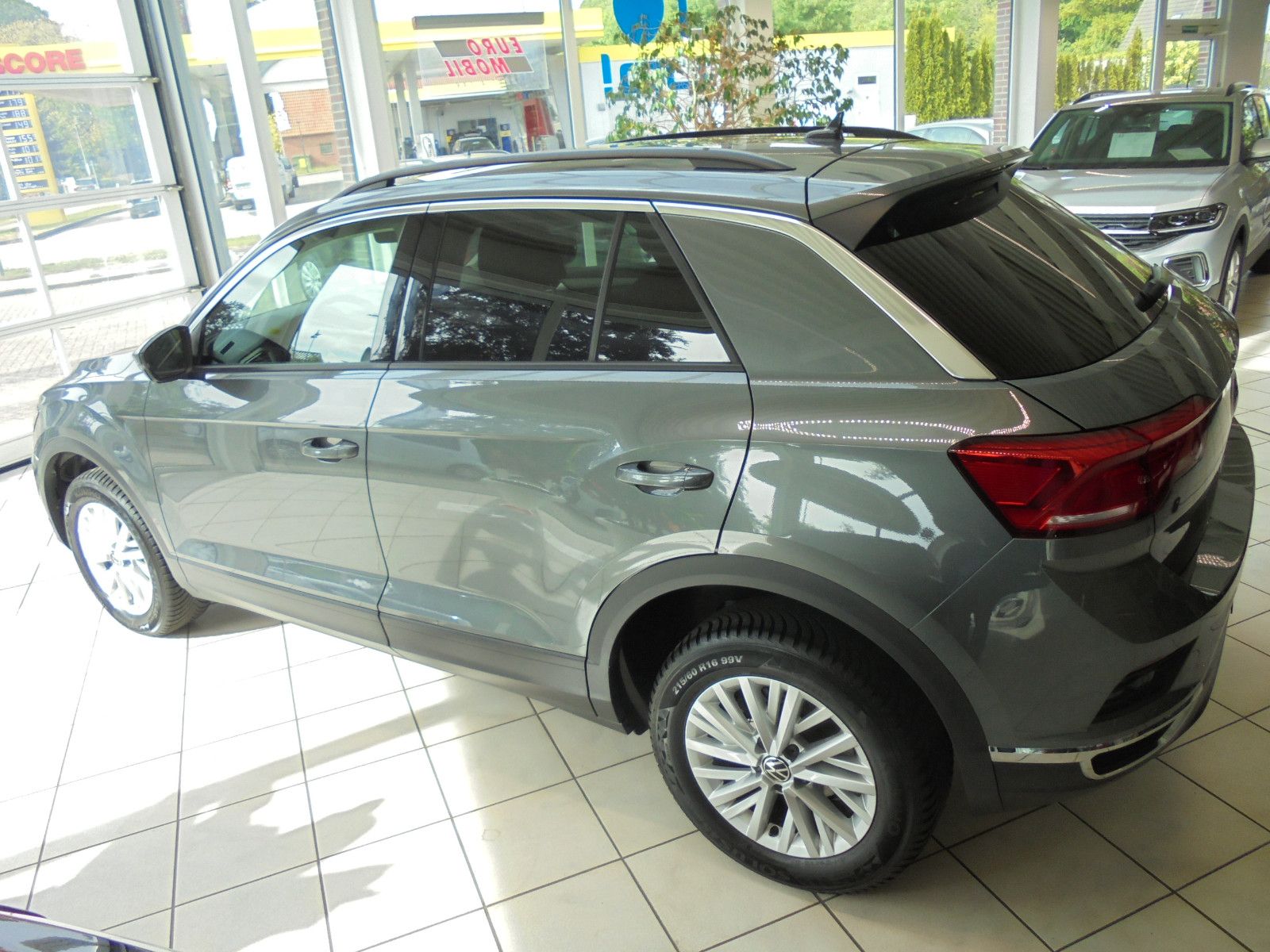 Volkswagen T-Roc Style - Samsaru's Car Outlet