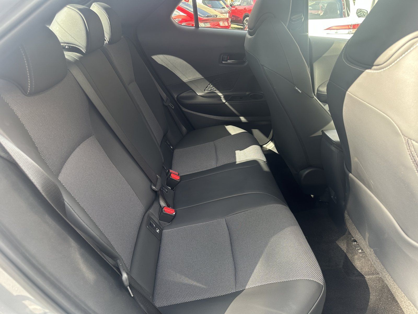 Toyota C-HR 2,0 Hybrid Lounge FWD