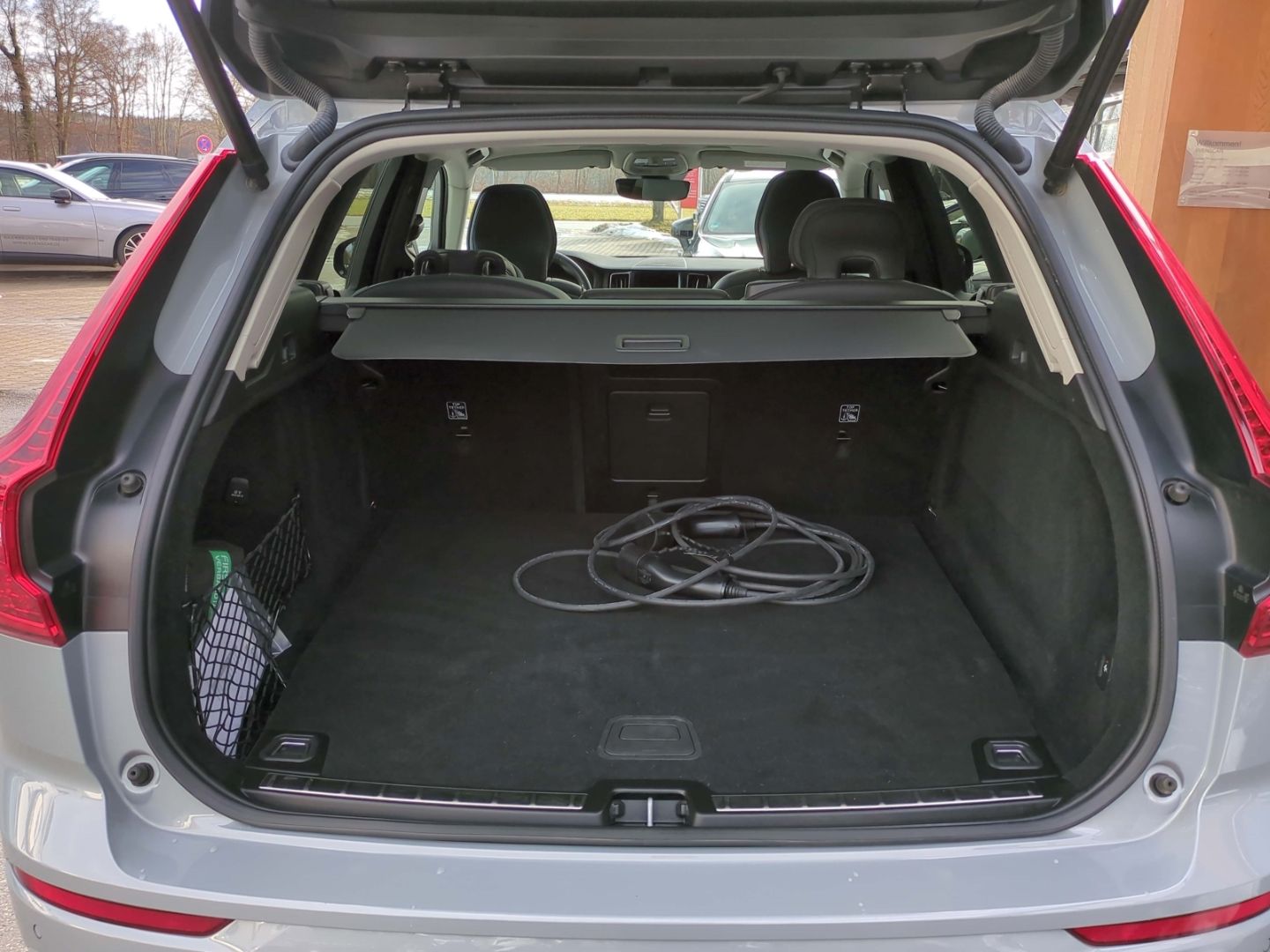 Volvo XC60 Plus Dark Recharge Plug-In Hybrid AWD T8 Tw