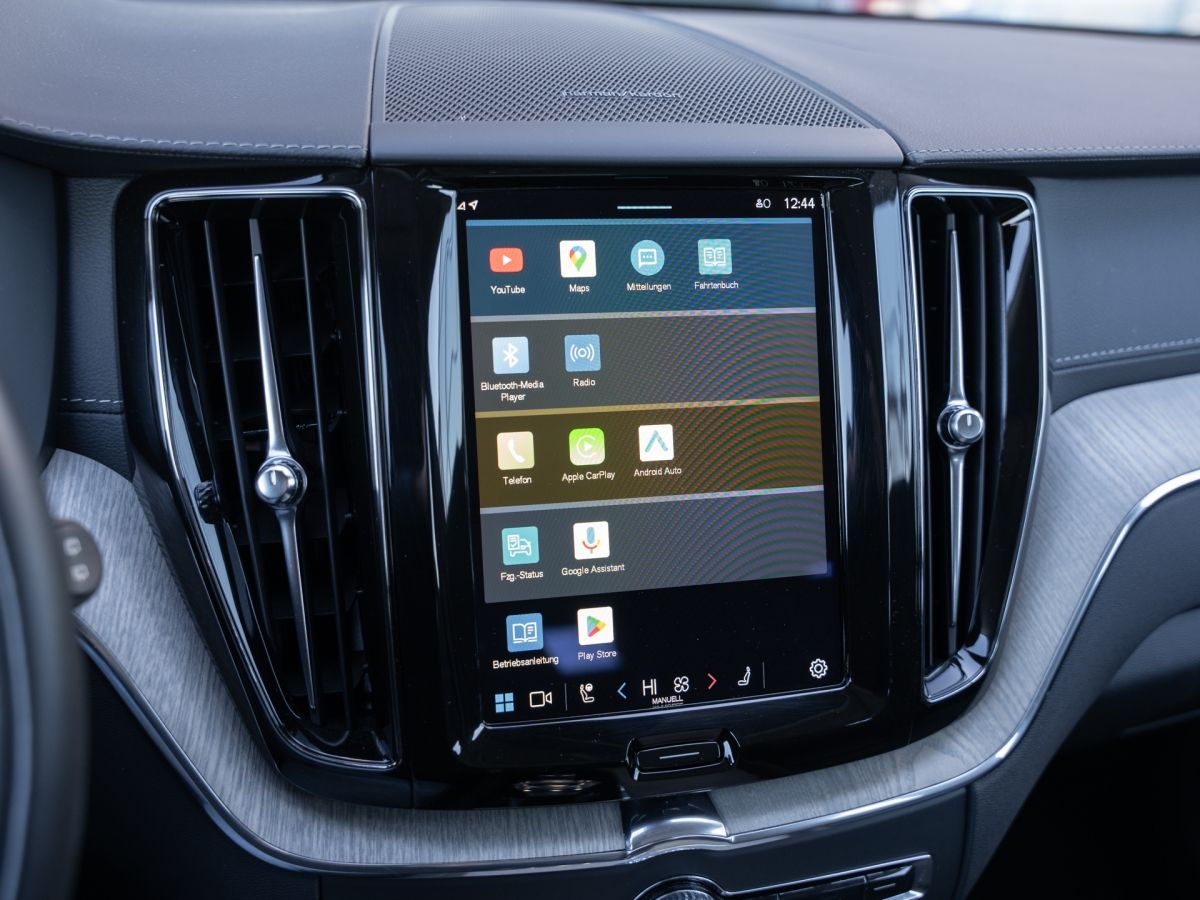 Volvo XC60 Inscription B5 Geartronic - Samsaru's Car Outlet