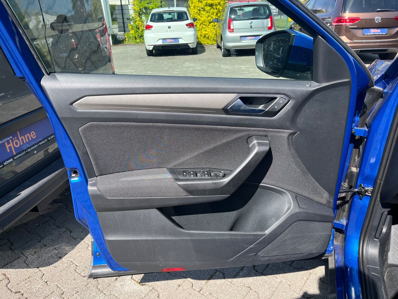 Volkswagen T-Roc 1.5 TSI DSG Style - Samsaru's Car Outlet