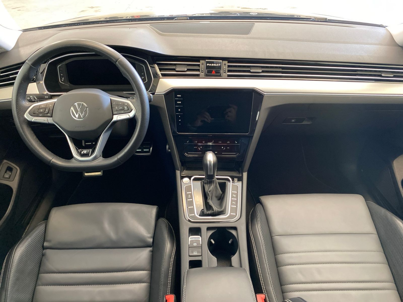 Volkswagen Passat Variant 2.0 TSI Elegance R-Line - Samsaru's Car Outlet