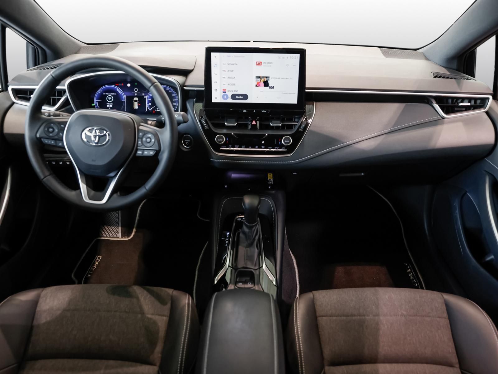 Toyota Corolla TS 1.8 Hybrid Black&White NAVI PDC KLIMA