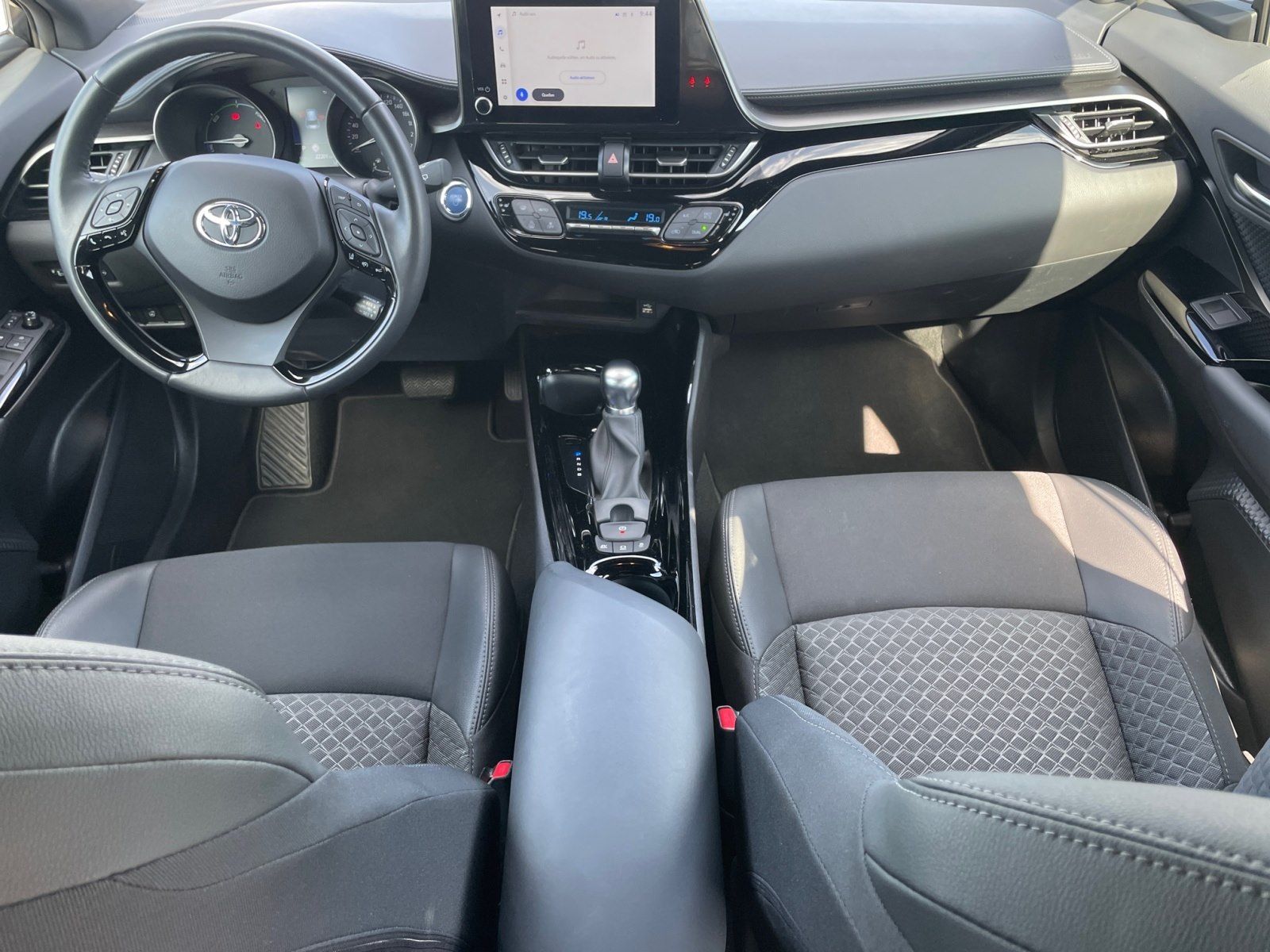Toyota C-HR 1,8-l-Hybrid 5-Türer Team Deutschland Hybri