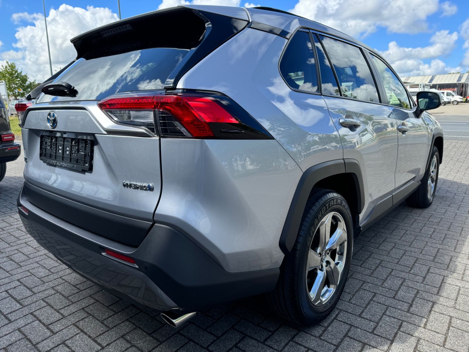 Toyota RAV4 Hybrid 4x2 - Samsaru's Car Outlet
