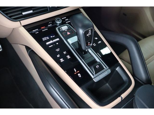 Porsche Cayenne GTS Head-Up Massage Standh. Panorama DAB