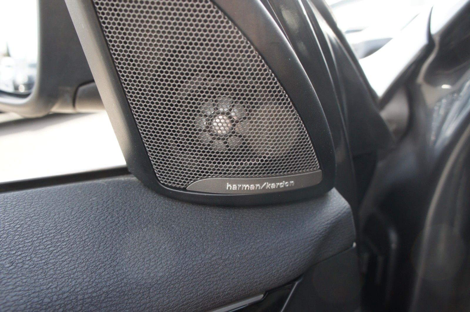 BMW X1 xDrive 25e xLine - Samsaru's Car Outlet