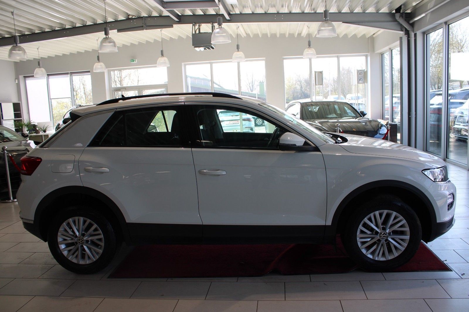 Volkswagen T-Roc 1.5 TSI DSG - Samsaru's Car Outlet