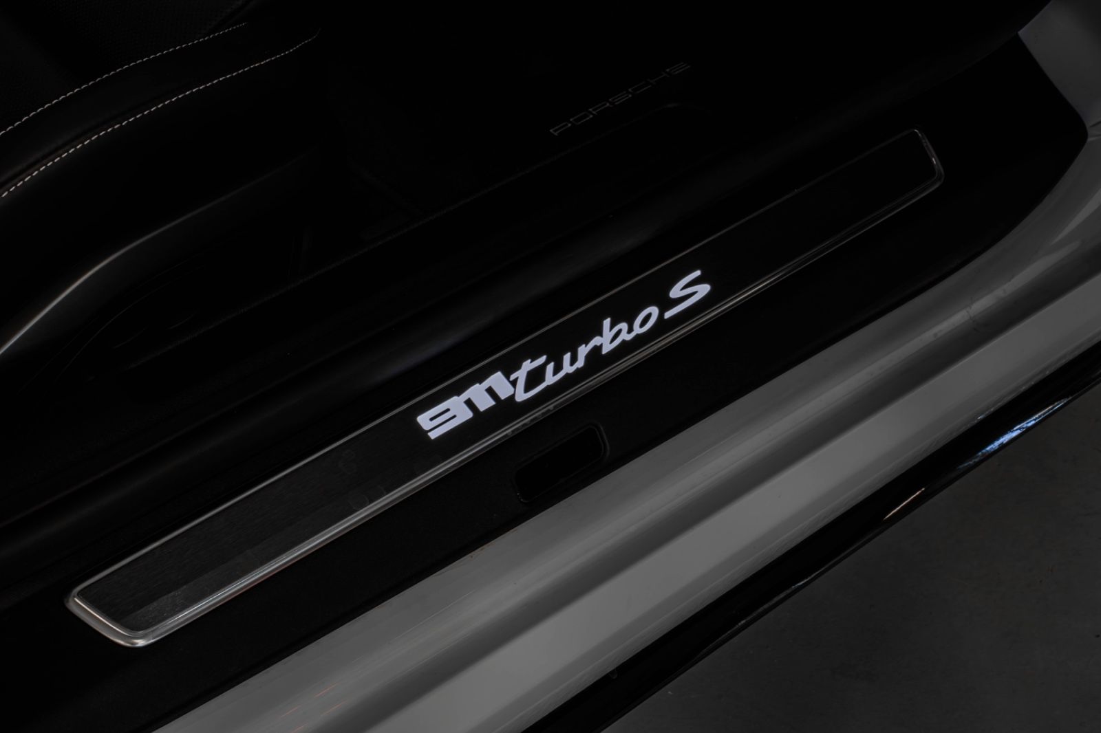 Porsche 911 Turbo S - Samsaru's Car Outlet
