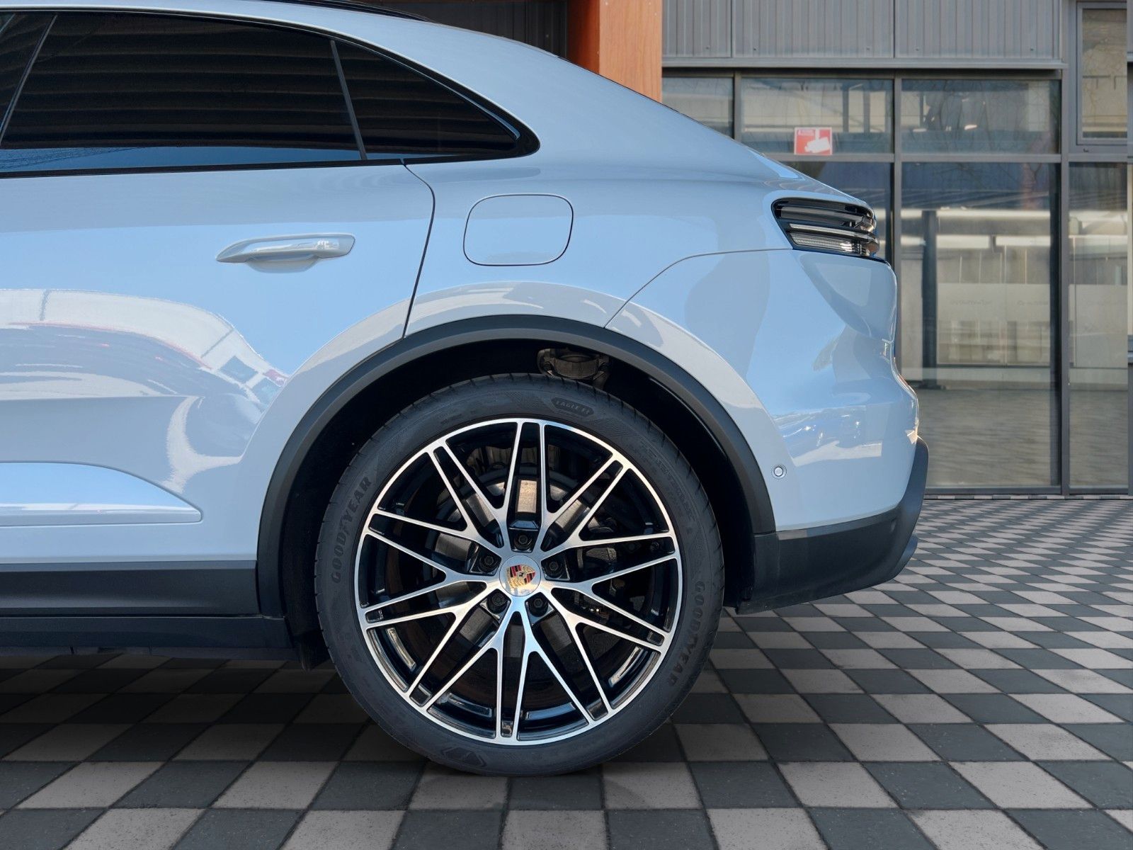 Porsche Macan Electric 4 Carbon · Mega Spec · NP122.500€