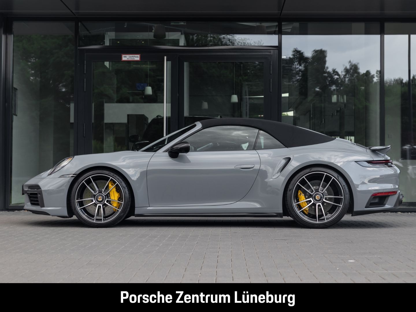 Porsche 992 911 Turbo S Cabriolet - Samsaru's Car Outlet