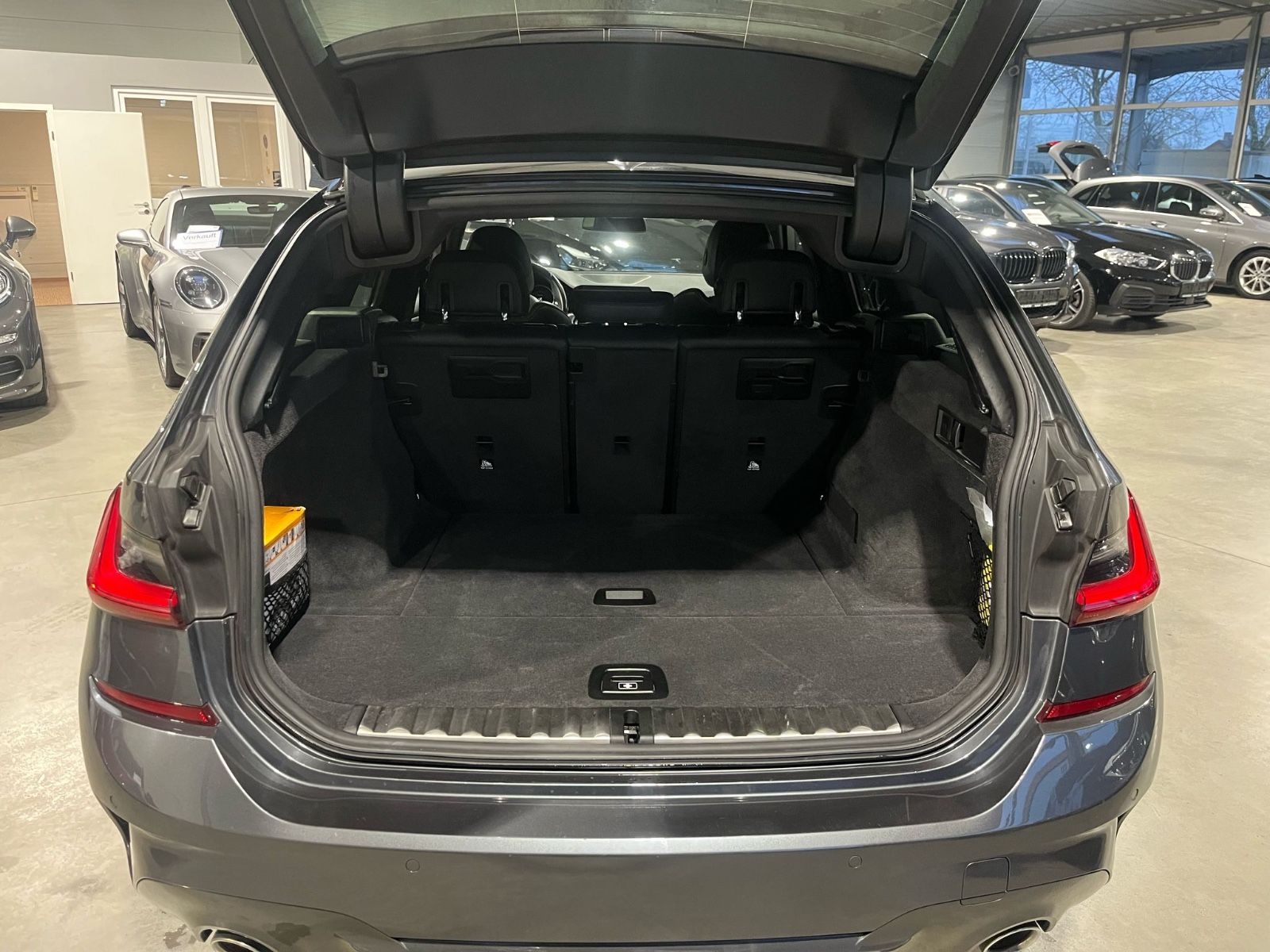 BMW 330 i Touring M Sport - Samsaru's Car Outlet