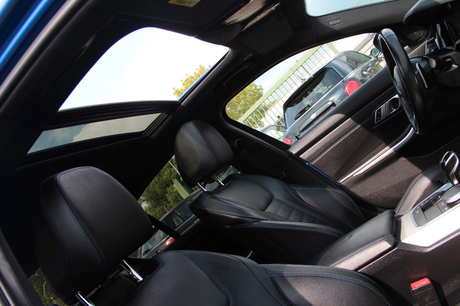 BMW 330 i Lim M Sport Shadow - Samsaru's Car Outlet