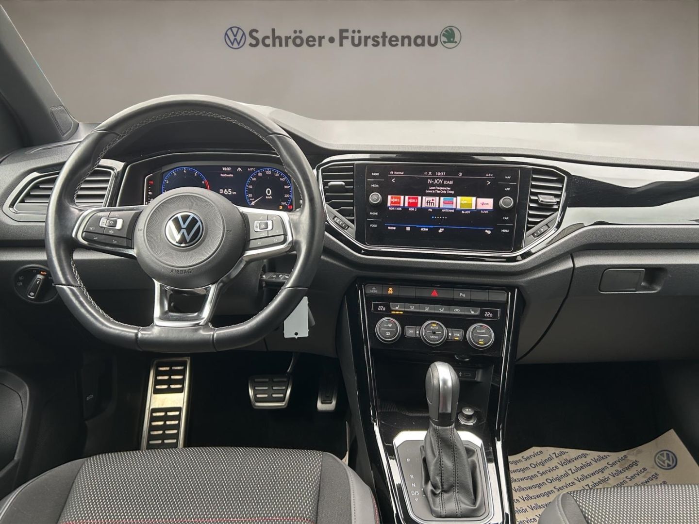 Volkswagen T-Roc Sport 1.5 TSI DSG - Samsaru's Car Outlet