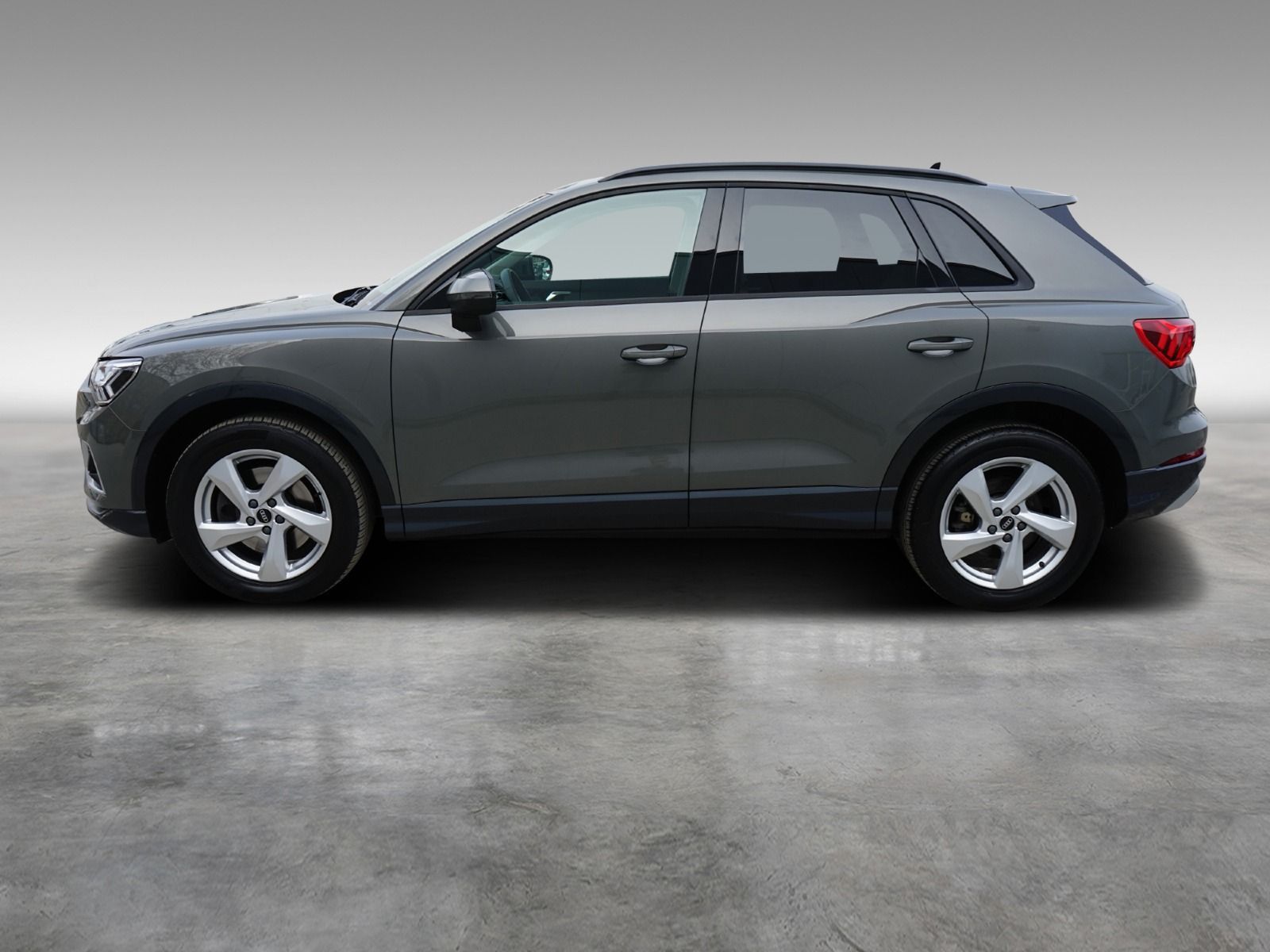 Audi Q3 45 TFSI quattro advanced - Samsaru's Car Outlet