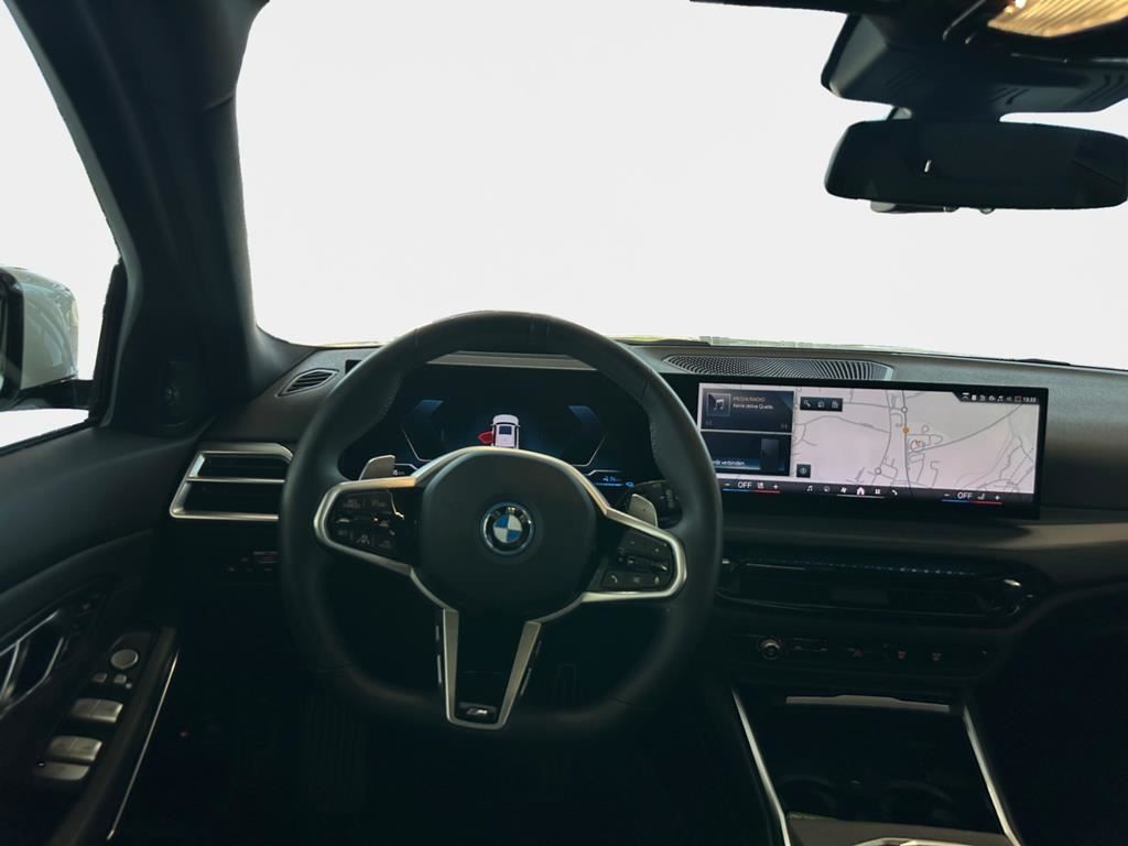 BMW 330e xDrive Touring M Sport+AHK+Pano+DrivAssist