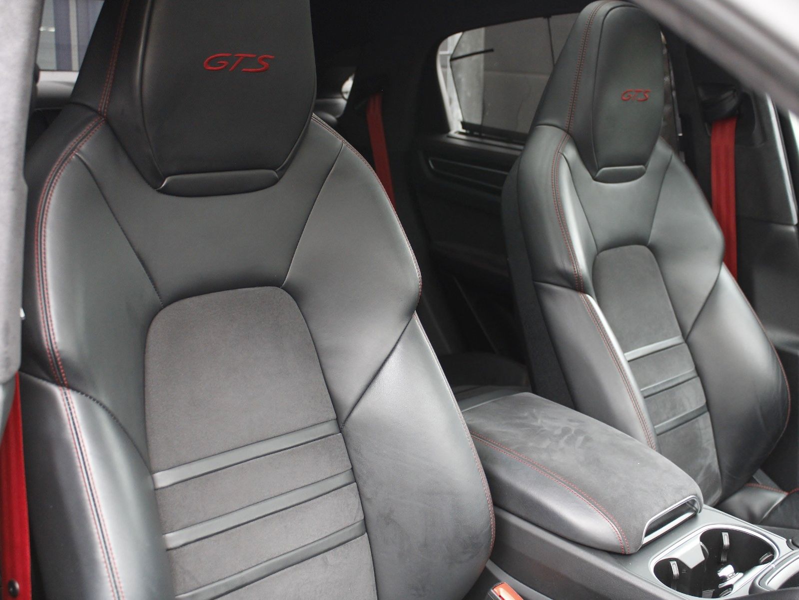 Porsche CAYENNE GTS COUPE MAX.VOLL *CARBON*NiGHT*PANO*22