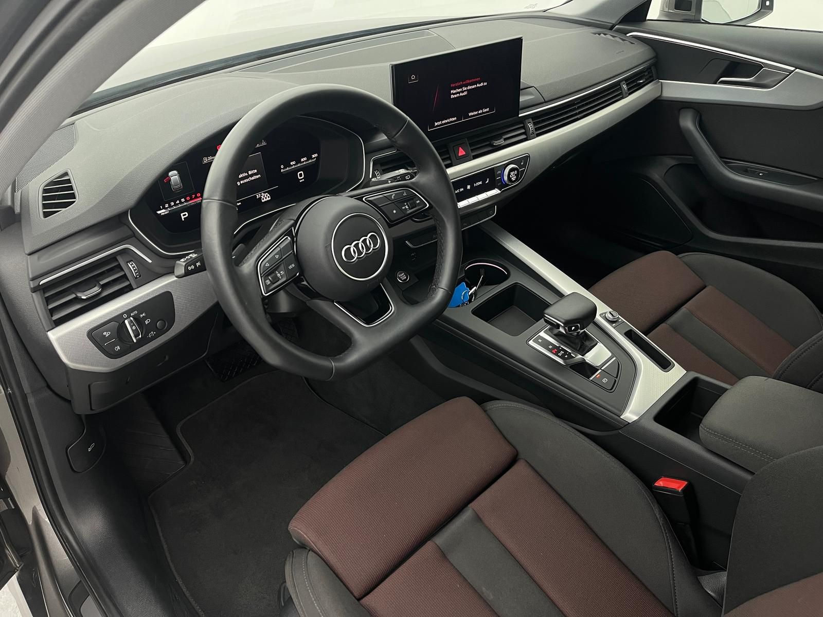 Audi A4 35 TFSI Advanced - Samsaru's Car Outlet