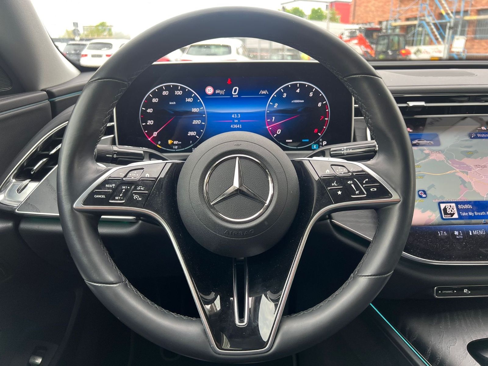 Mercedes-Benz E 200 - Samsaru's Car Outlet