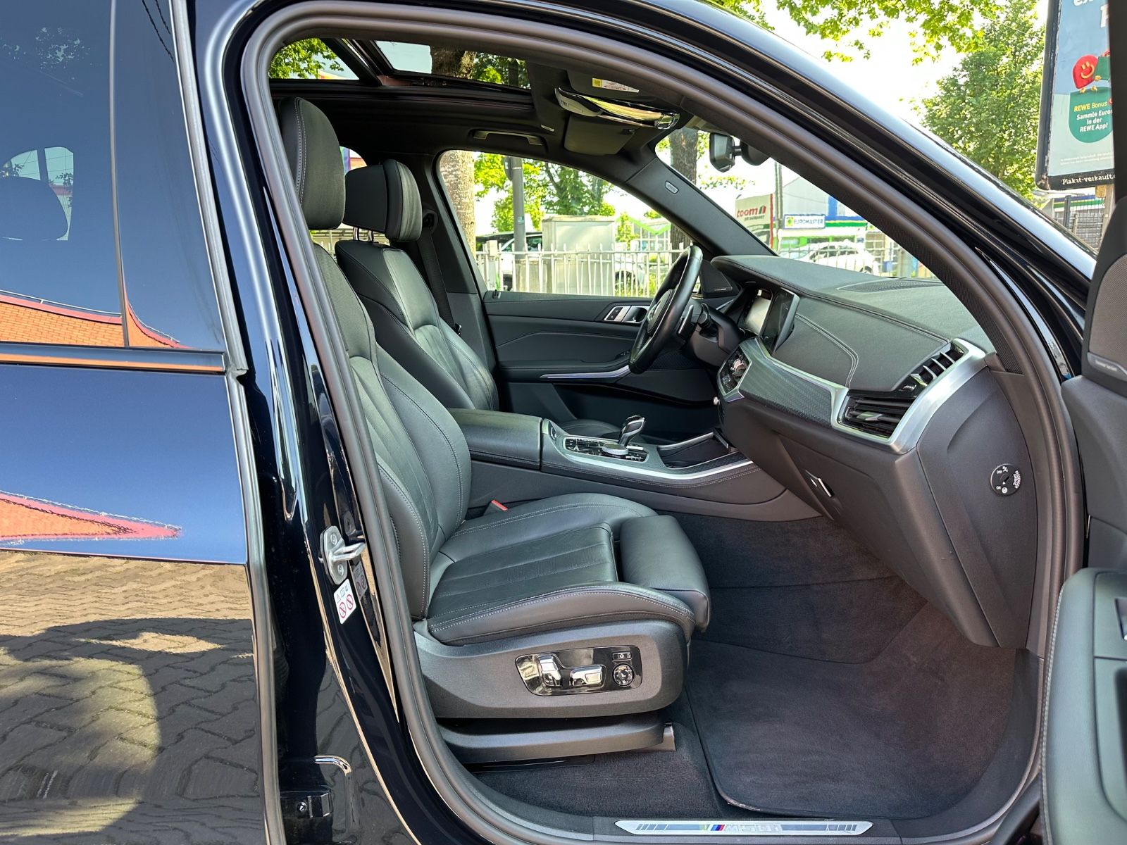BMW X5 M50i SAG Navi Leder Panor. 360° Laser AHK 22"