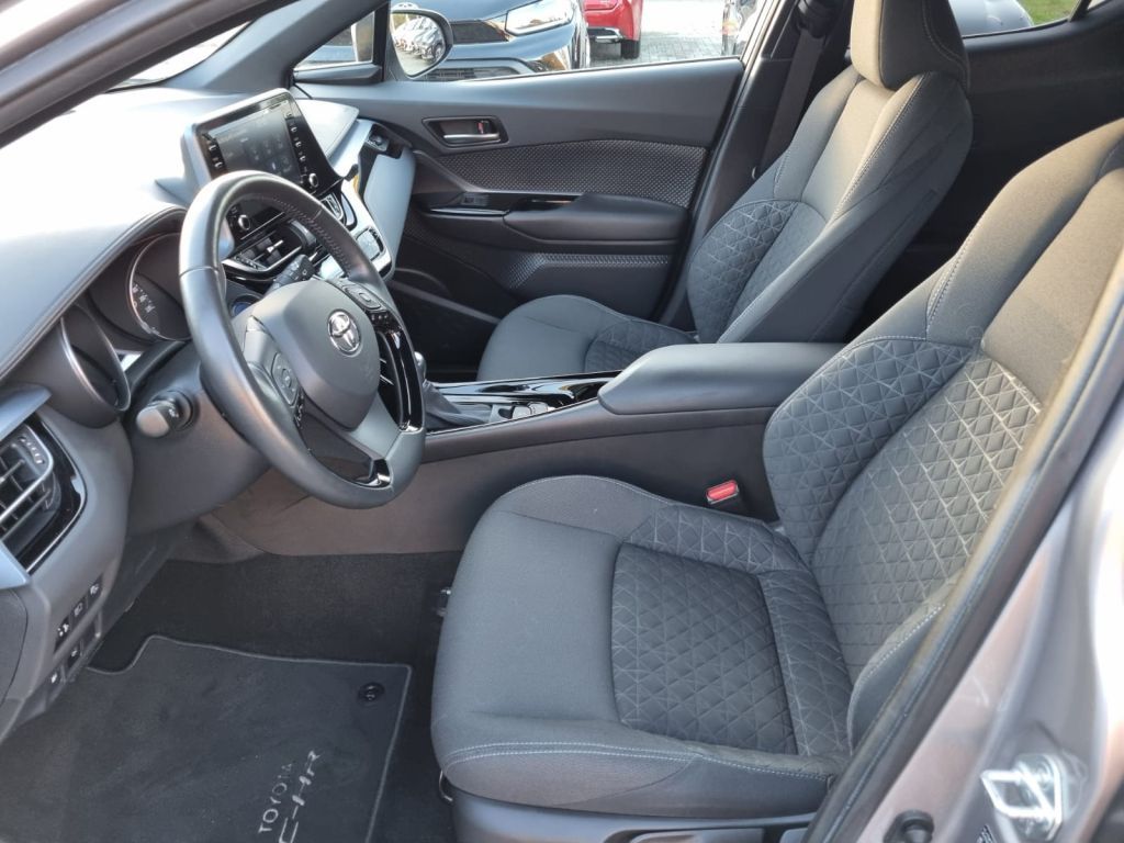 Toyota C-HR 2.0 Hybrid - Samsaru's Car Outlet