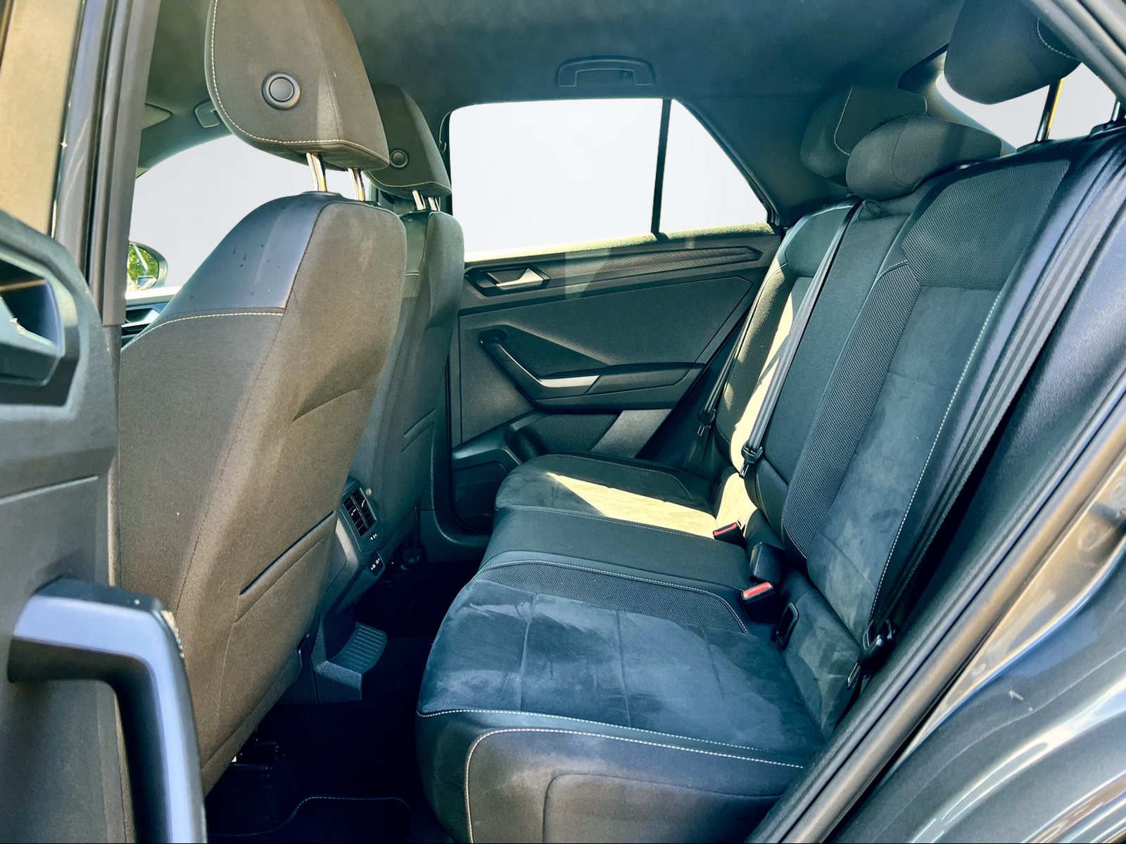 Volkswagen T-Roc R-Line - Samsaru's Car Outlet