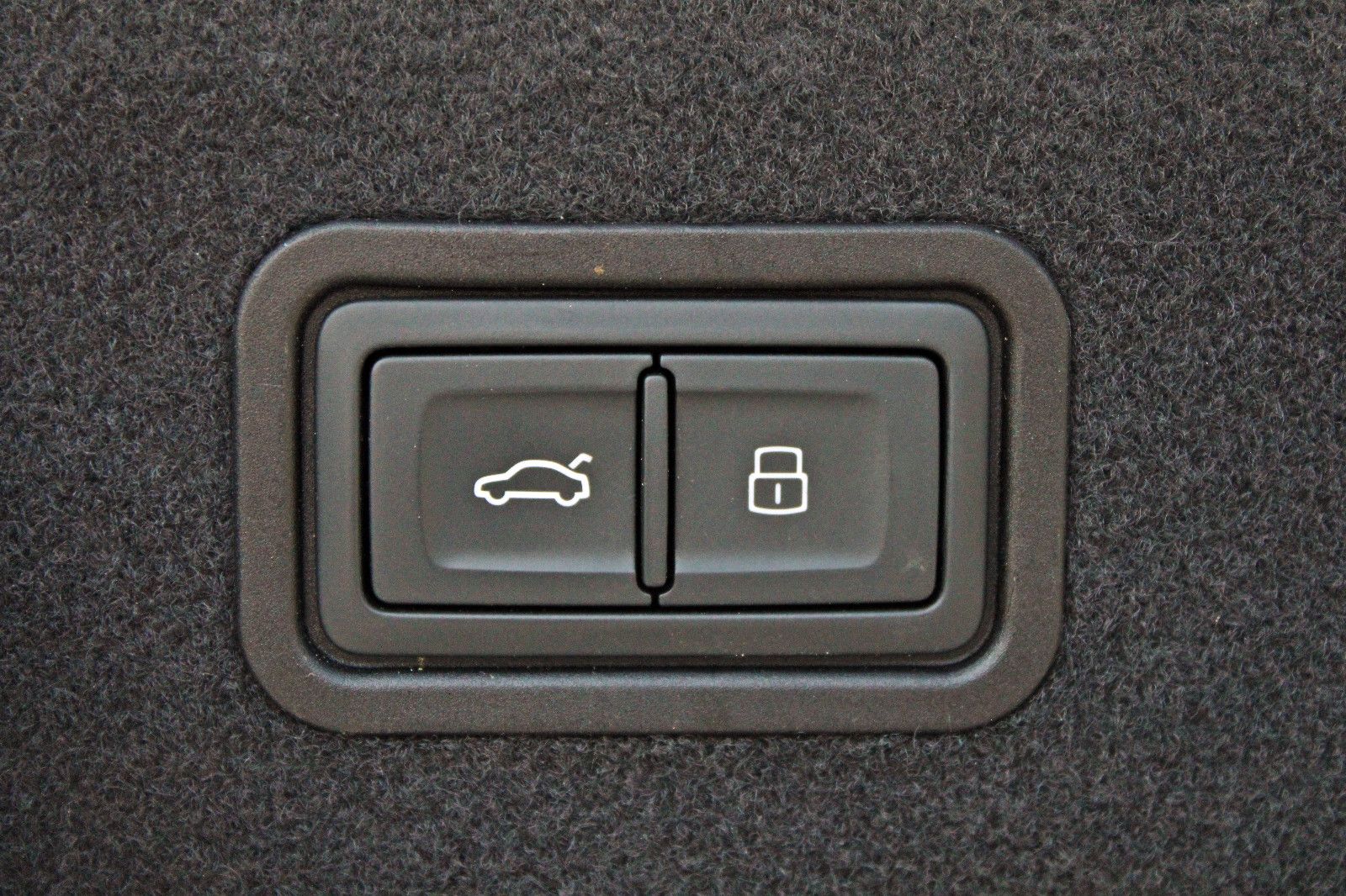 Audi A8 60TFSI quattro S LINE BLACK - Samsaru's Car Outlet