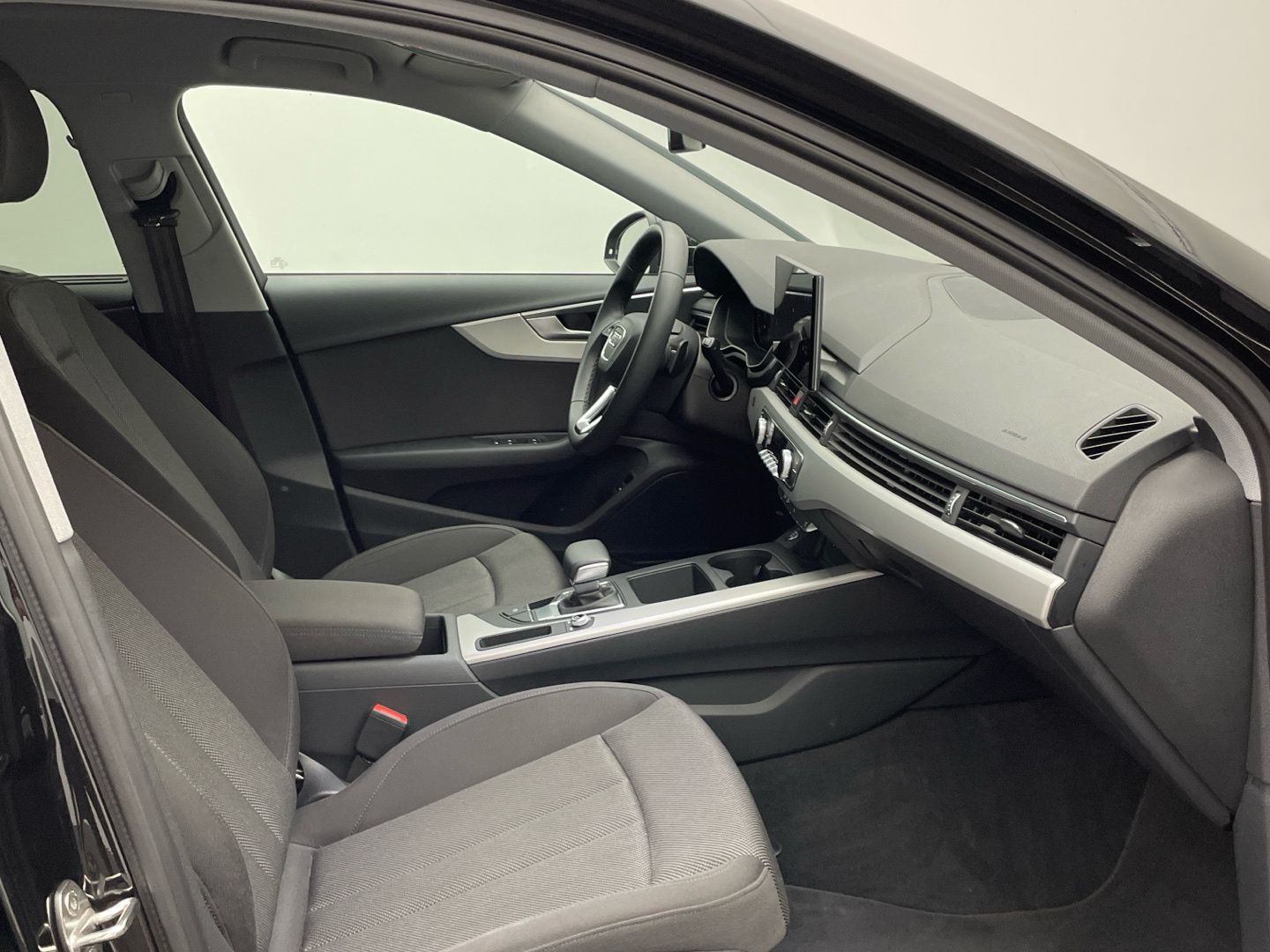 Audi A4 Avant 35 TFSI S line - Samsaru's Car Outlet