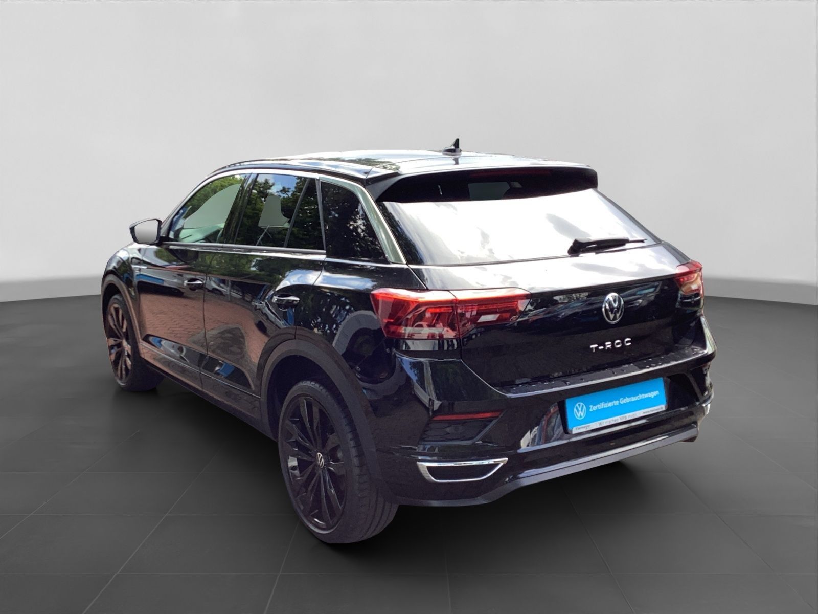 Volkswagen T-Roc 1.5 TSI DSG R-LINE - Samsaru's Car Outlet
