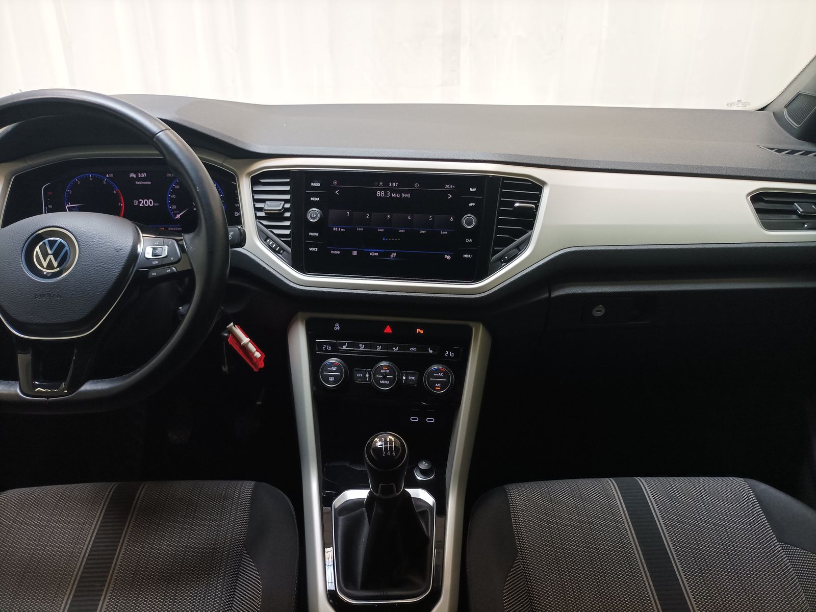 Volkswagen T-Roc 1.5 TSI Style - Samsaru's Car Outlet