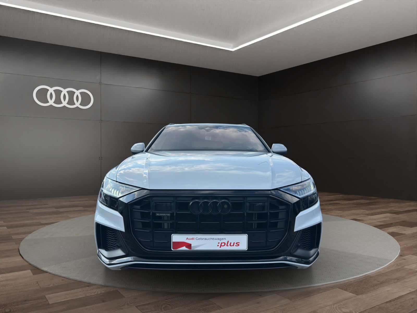 Audi Q8 55 TFSI e qu. tiptr. S LINE+AHZV+AIR+HD+NIGHT