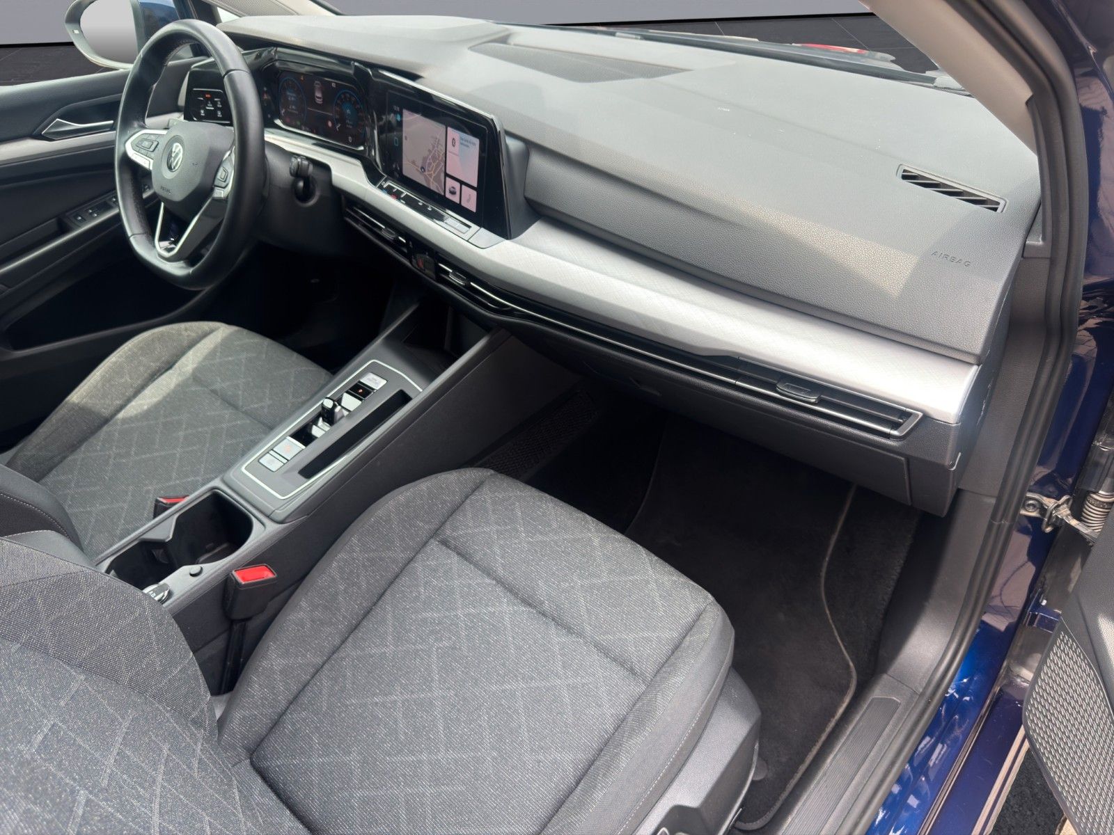 Volkswagen Golf VIII Life eTSI - Samsaru's Car Outlet