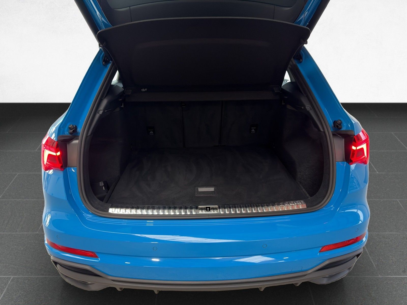 Audi Q3 S line 40 TFSI quattro S tronic /AHK/Pano/LED