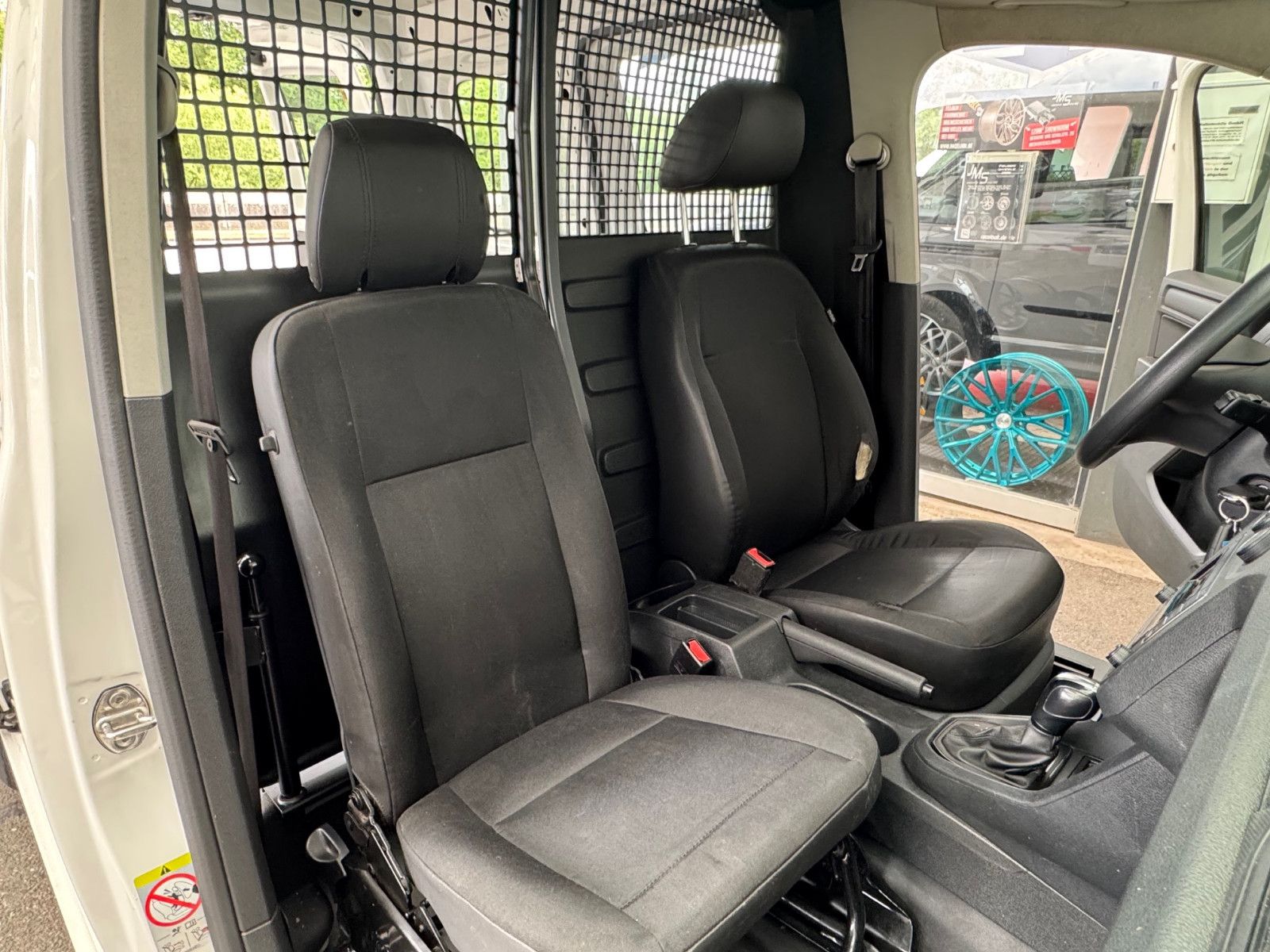 Volkswagen Caddy 2,0 TDI DSG - Samsaru's Car Outlet