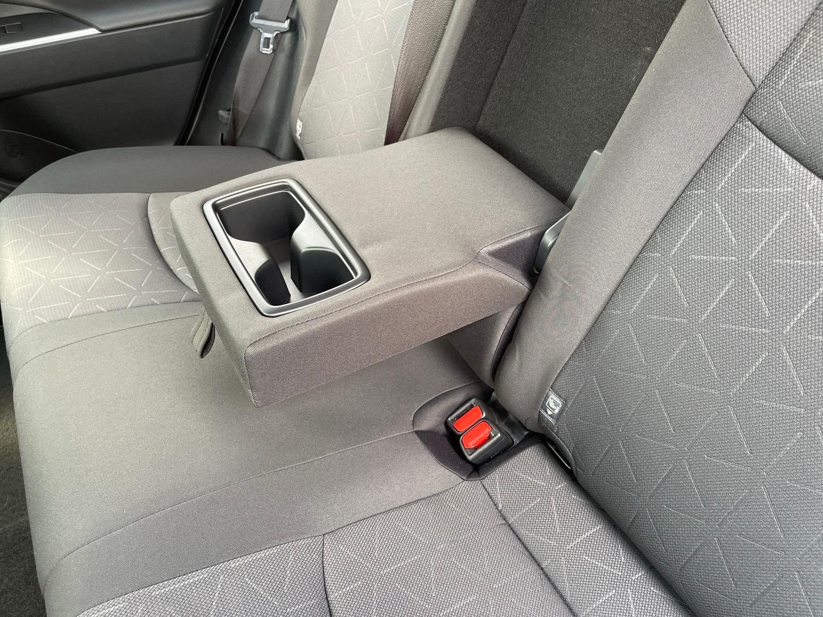 Toyota RAV4 2.5 Hybrid 4x2 - Samsaru's Car Outlet