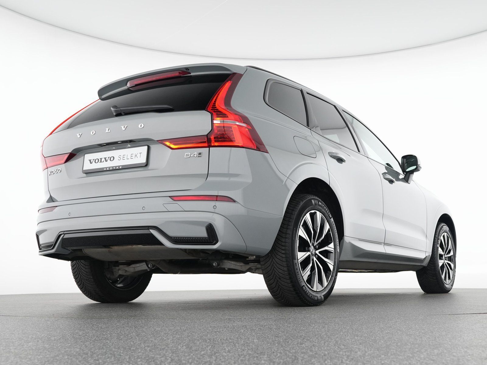 Volvo XC60 B4 AWD Geartronic Plus Dark ACC*BLIS*LEDER