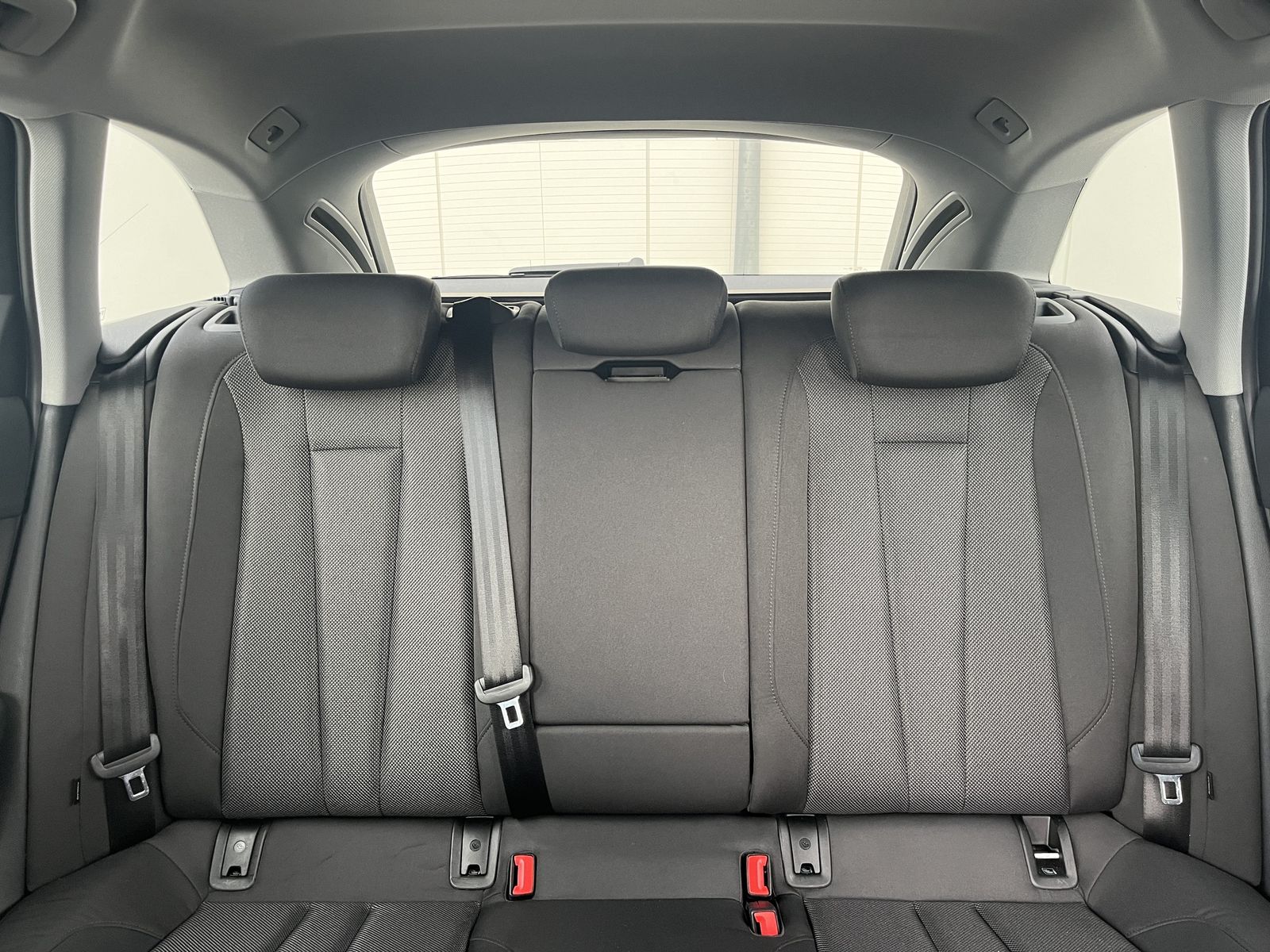 Audi A4 Avant 35 2.0 TDI S tronic advanced - Samsaru's Car Outlet
