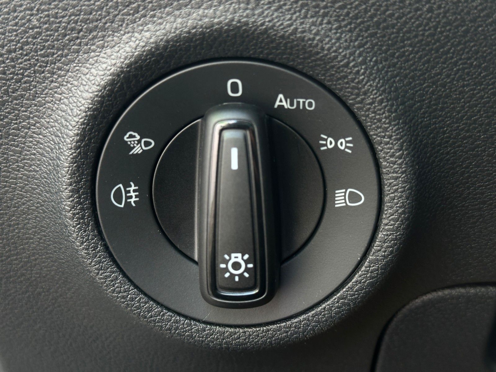 Skoda 2.0TDi 4x4 DSG Sportline ACC NAVI eHK LM18"AHK