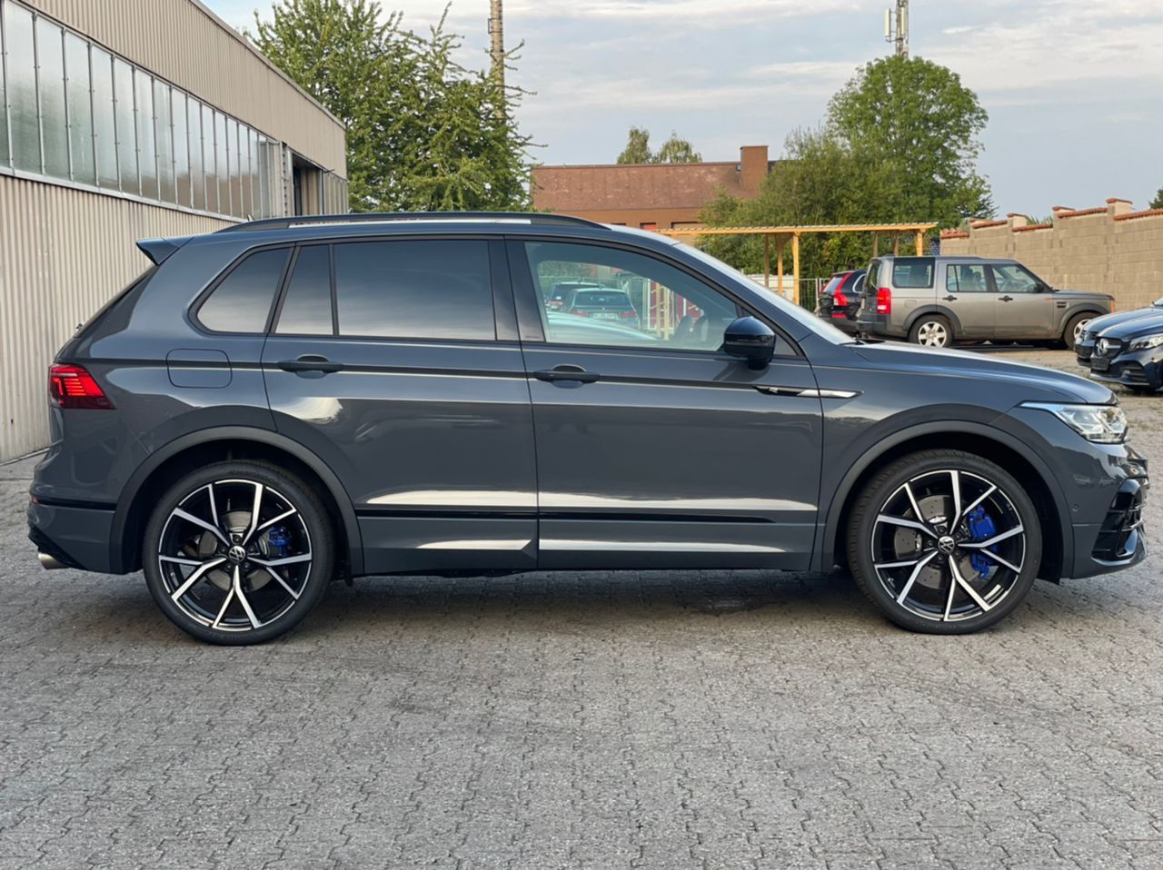 Volkswagen Tiguan R 4Motion - Samsaru's Car Outlet
