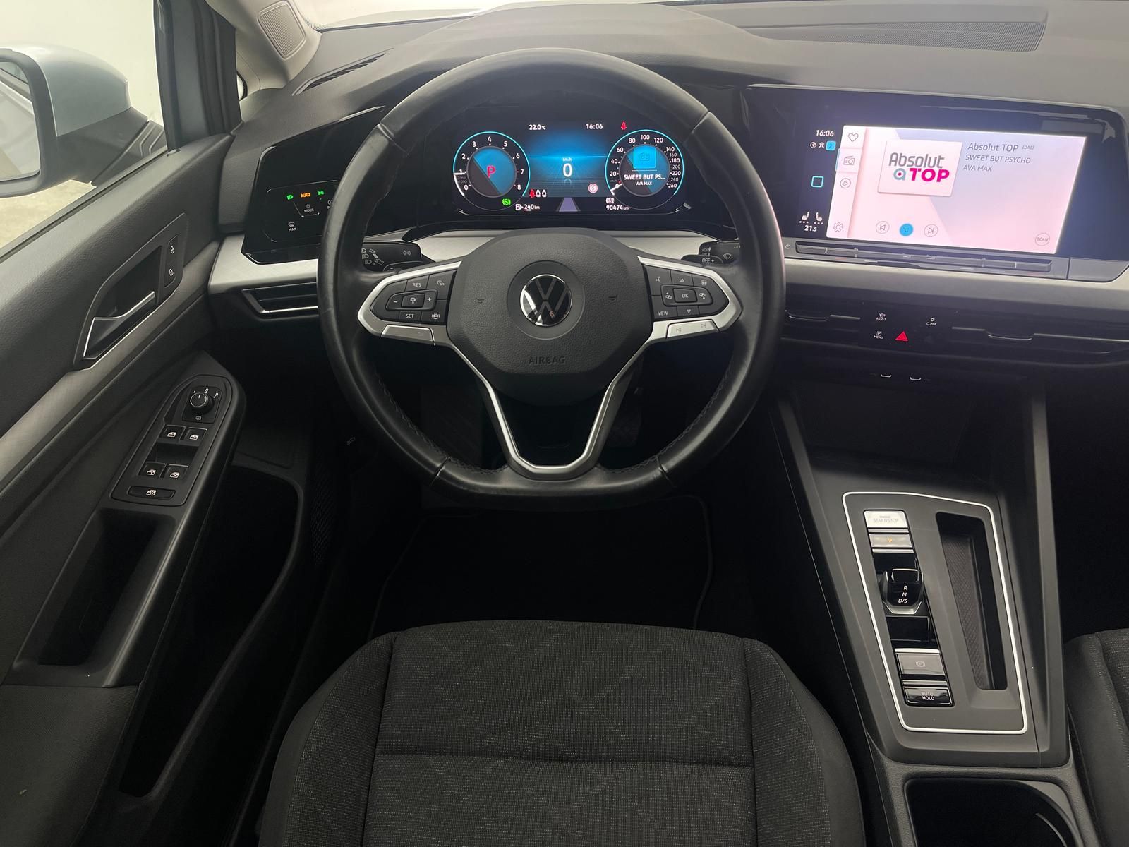 Volkswagen Golf 1.0 eTSI Life - Samsaru's Car Outlet