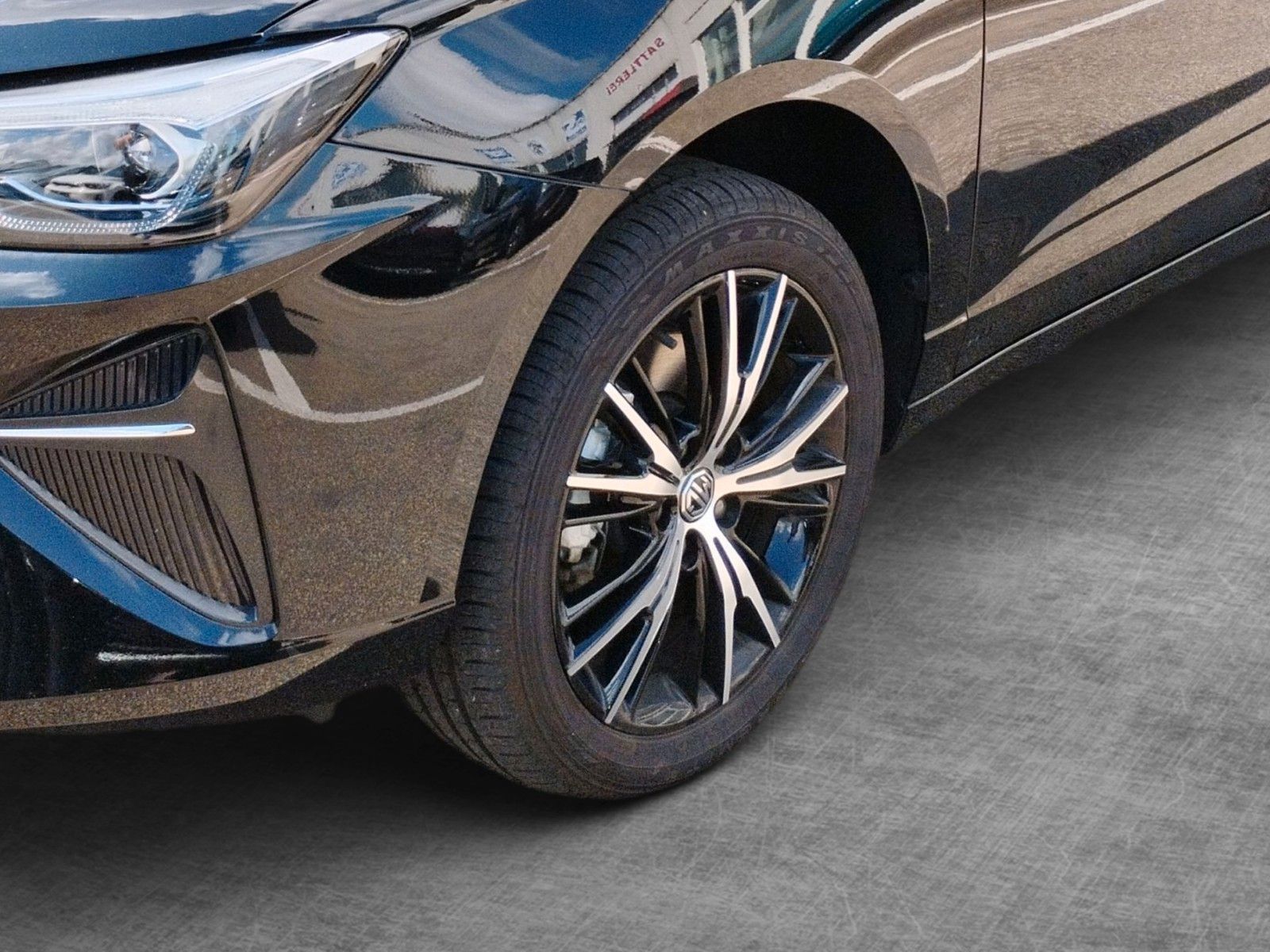 MG5 61,1 kWh Luxury - 8-fach bereift-