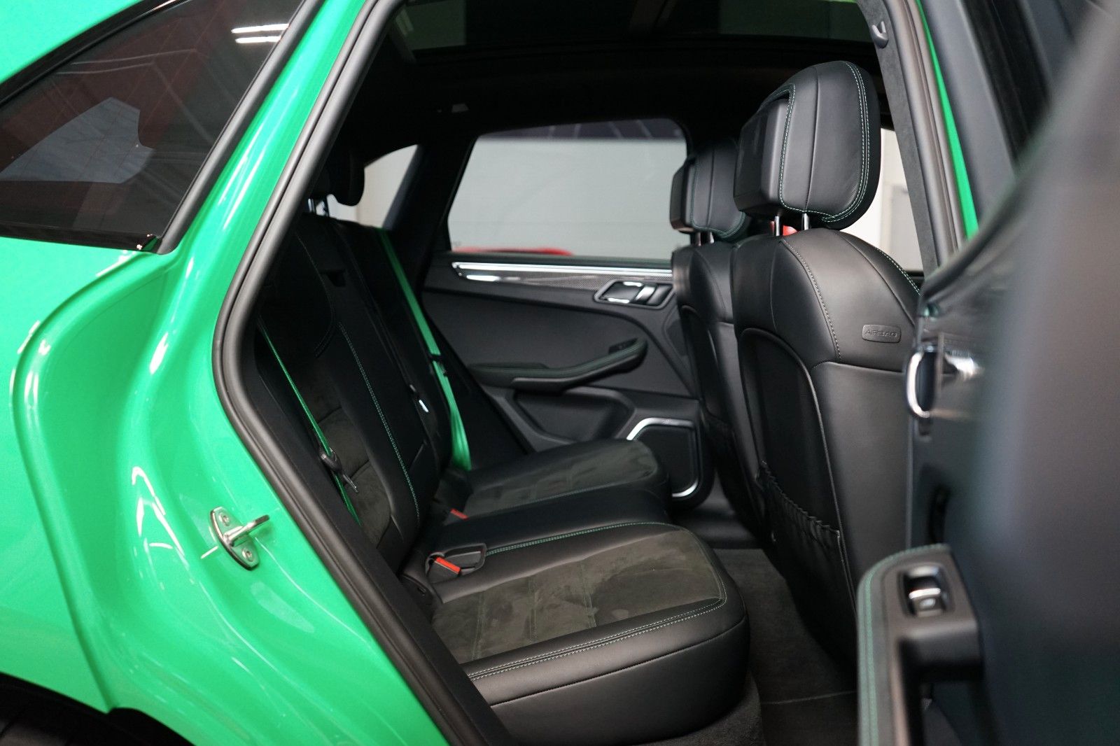 Porsche GTS - Samsaru's Car Outlet