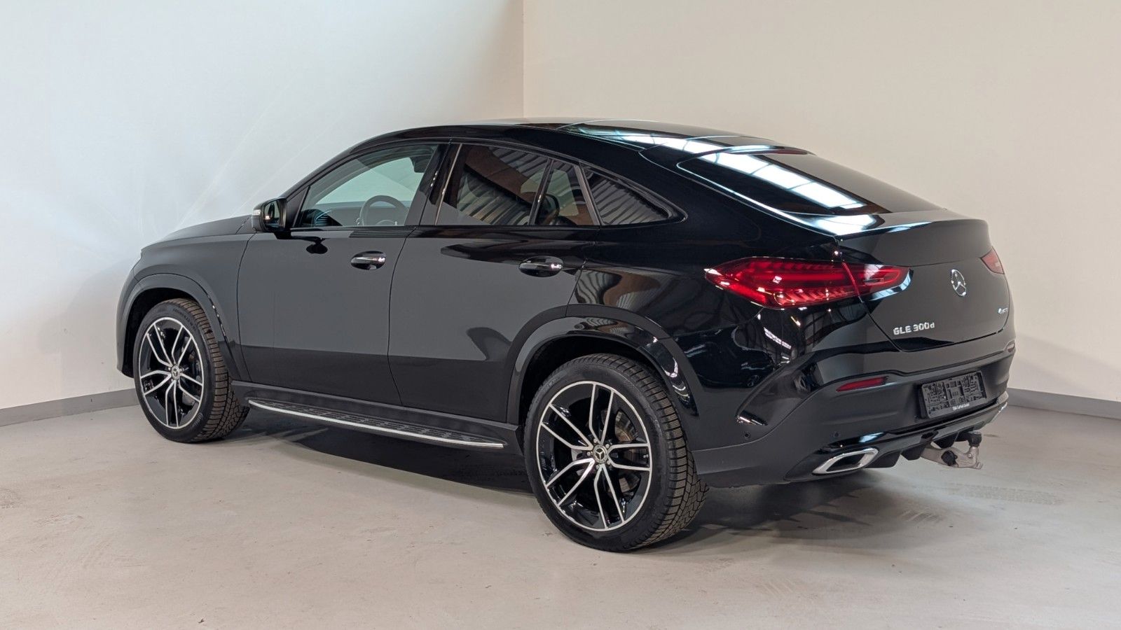 Mercedes-Benz GLE 300 d 4Matic Coupe AMG-MB100-AHK-PANO-DSTR+