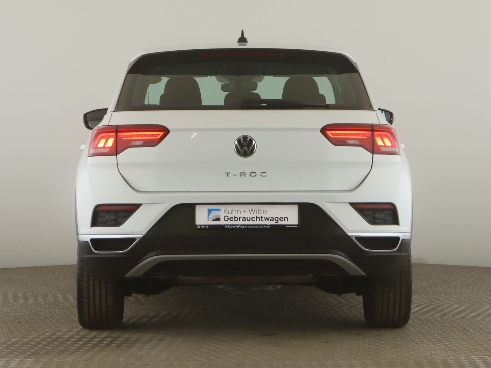 Volkswagen T-Roc 2.0 TDI Style - Samsaru's Car Outlet
