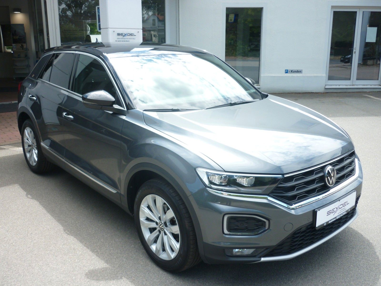 Volkswagen T-Roc 1.5 TSI Sport - Samsaru's Car Outlet