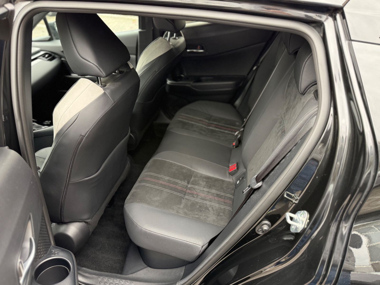 Toyota C-HR Hybrid GR Sport Black - Samsaru's Car Outlet