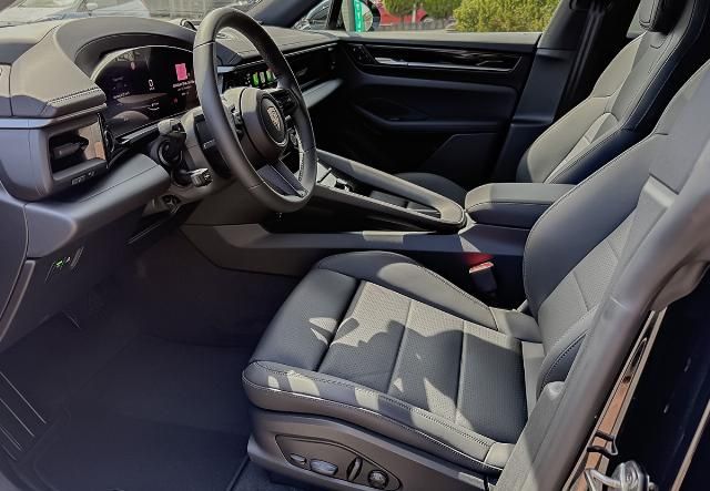 Porsche Macan 4 Electric AHK Bose Pano LUFT Sport-Chrono